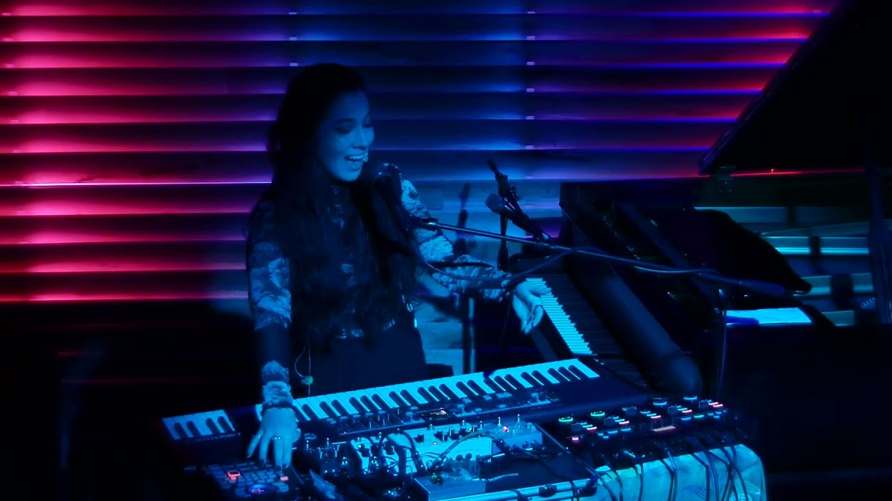 Hannah Laine - Show Up - Live At The Alluvion