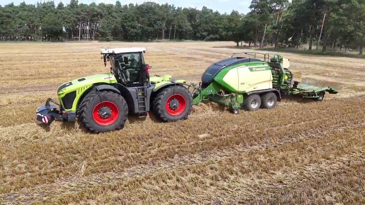 CLAAS XERION 4200 mit KRONE BiGPACK 1290 & BaleCollect am Quaderballenpressen / 4K