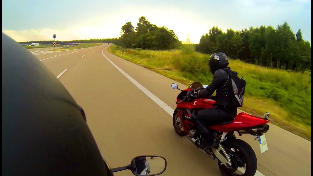 Honda CBR 600 RR vs Yamaha R6 - Acceleration - 5 Perspectives [1080p]