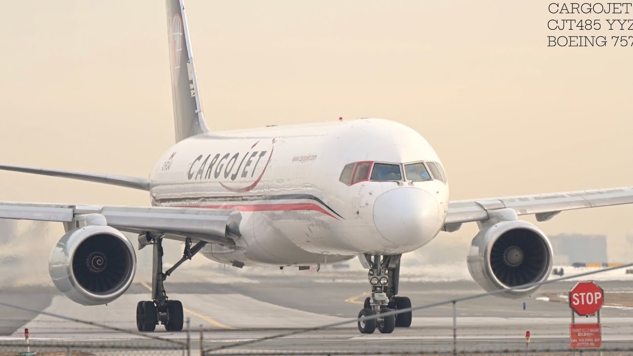 A true Boeing classic powering out of YYZ! ✈️🔥