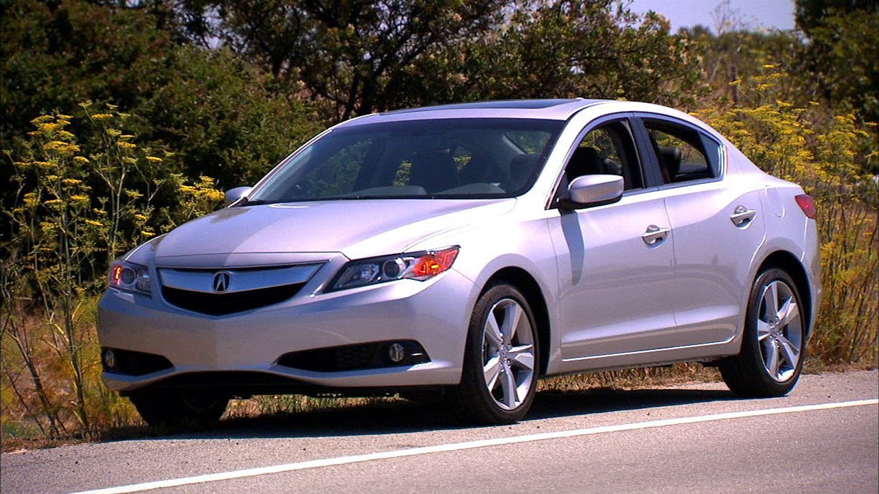 2013 Acura ILX Premium - Car Tech