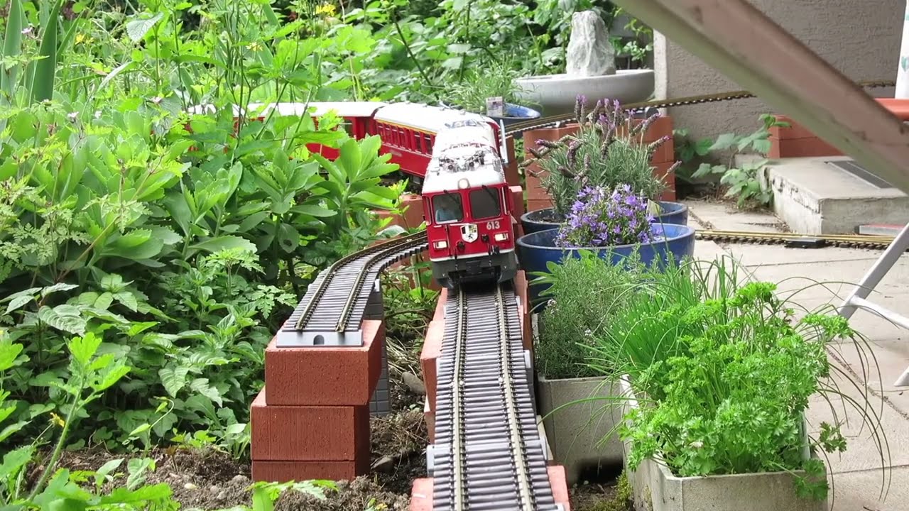 RhB Trains on a Garden Railway | LGB Model Trains
