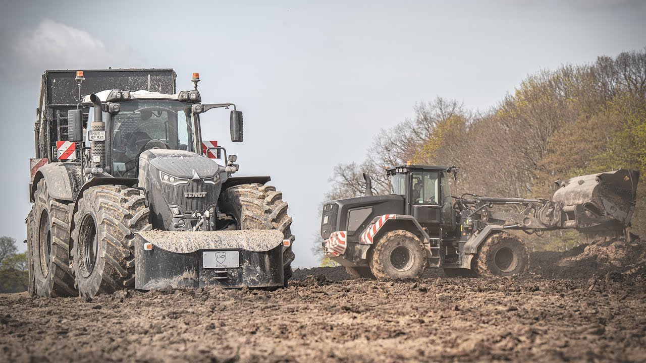 AGRARLOHN M&Uuml;RITZ | Fendt 942 Drillingspflegebereifung | TEBBE Dreiachsstreuer | Claas Xerion Saddle