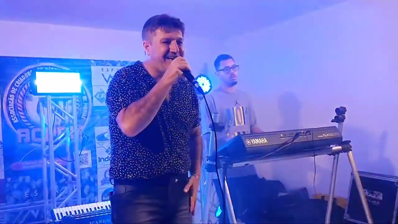 Pretinho dos Teclados Magno Lima tocando Baile na Roça e Quebra topete Trio Parada Dura Espaço WM