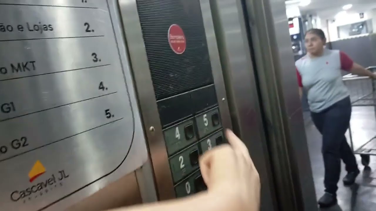 2004 ThyssenSûr Service Holeless Hydraulic Elevator in JL Gallerian at Centro