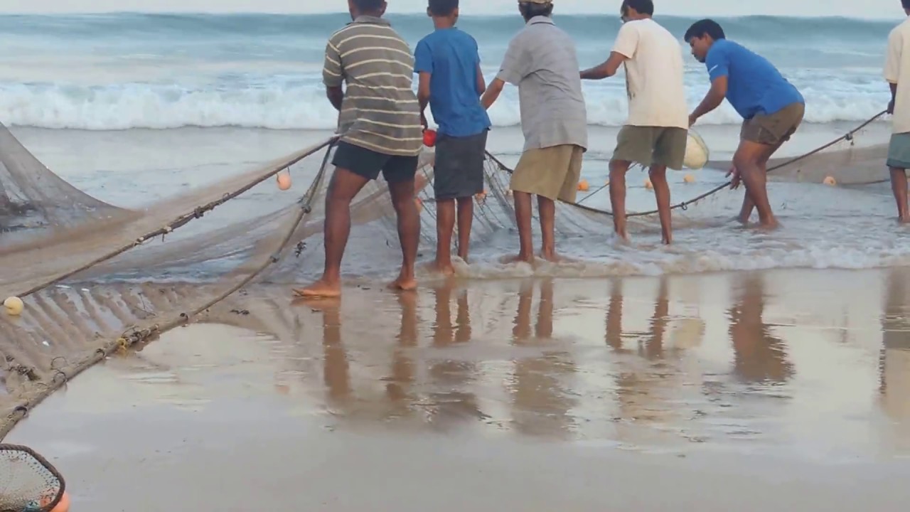 Fishing at Chiwla beach, Malwan