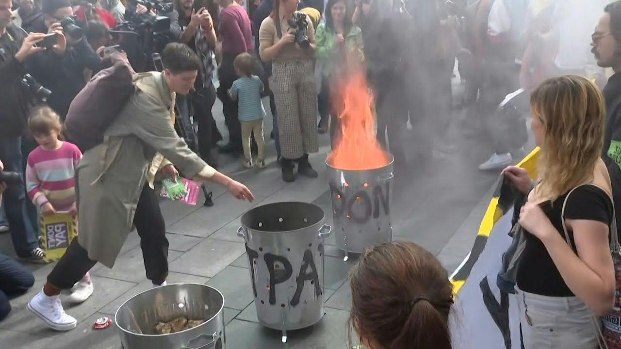 People burn mock bills in UK protest against rising cost of energy | AFP