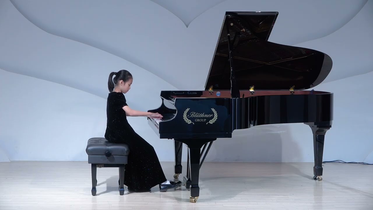 Emma Wang (11 years old) - Mendelssohn  Rondo Capriccioso Op.14