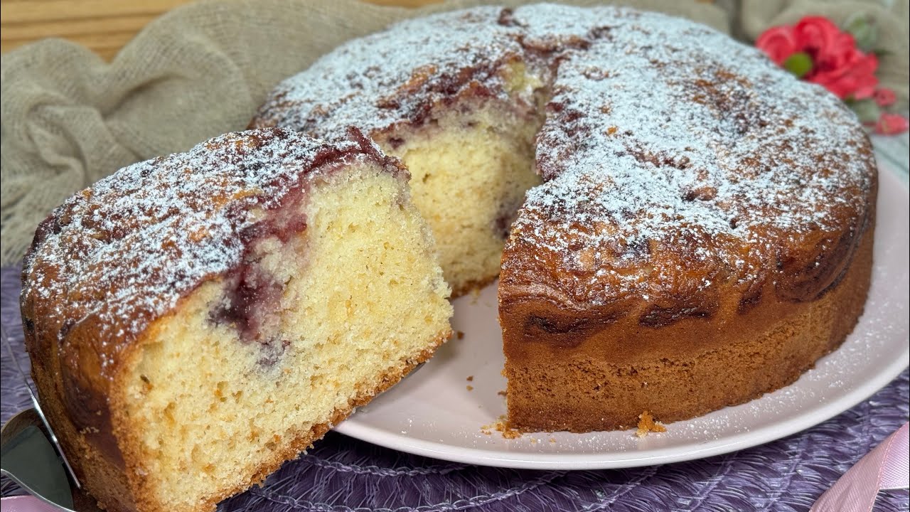 Torta allo yogurt variegata alla marmellata 