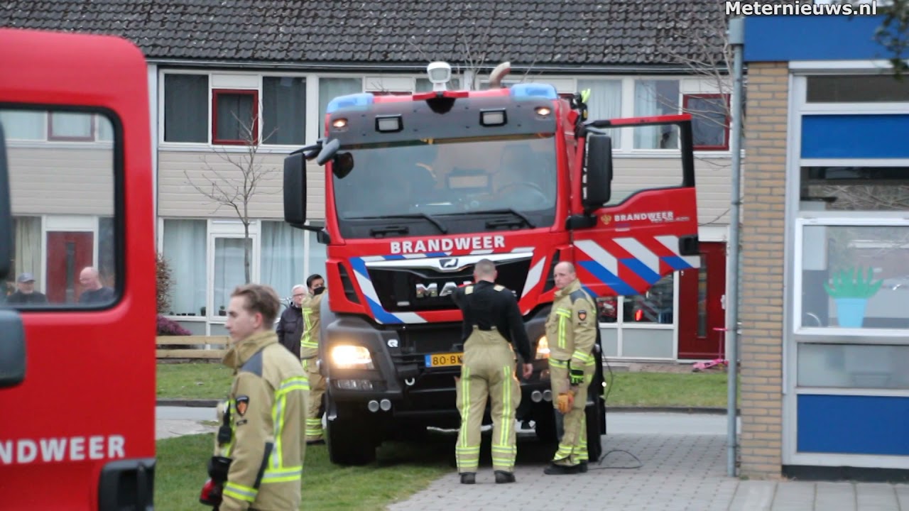 Brandweer vast na brand in school in Drentse Emmen
