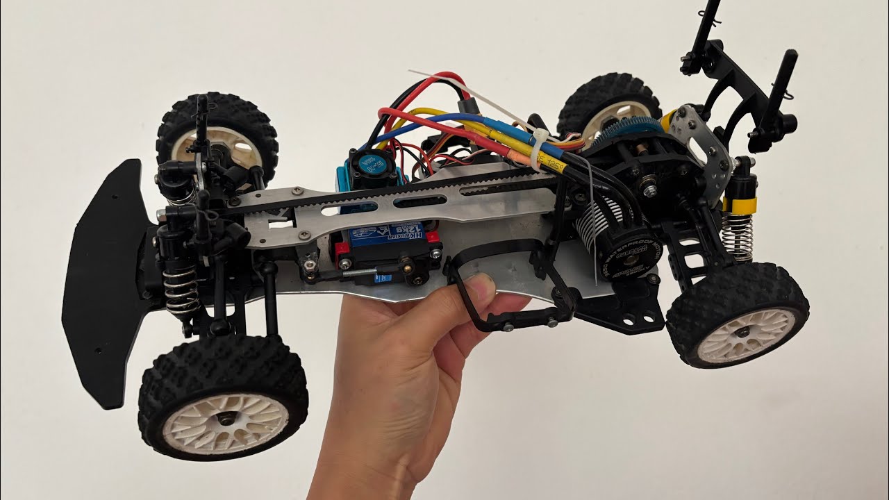 Винтажная модель Kyosho TF-2, переделанная в бюджетный радиоуправляемый внедорожник, до сих пор н...