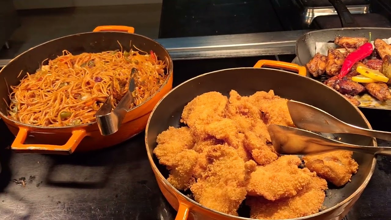Abendbuffet im Restaurant Channels im Hotel Media Rotana Dubai Buffet Abendessen