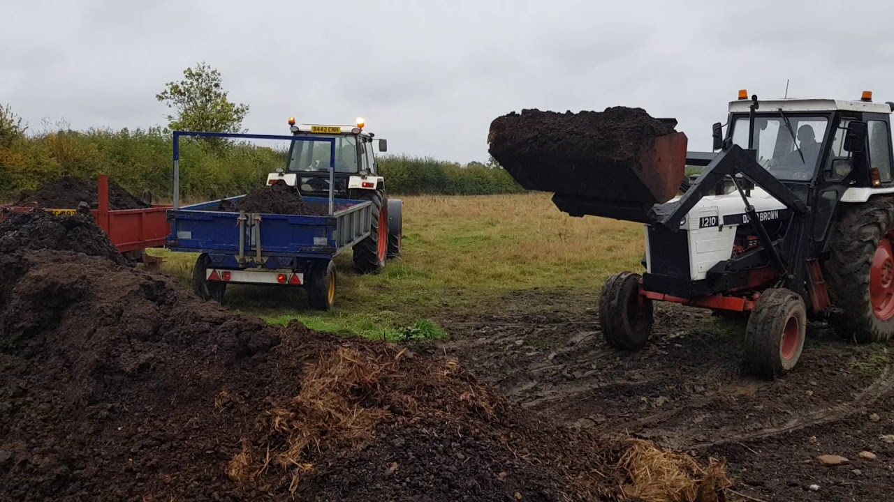 David Brown 1210 loading case 1594 with muck