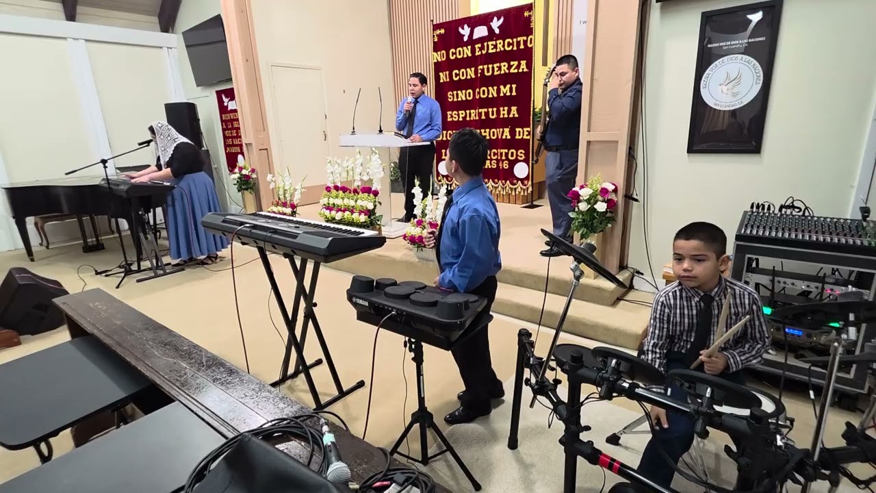 PODEROSO CULTO DIRIGIDO POR LOS JOVENES 