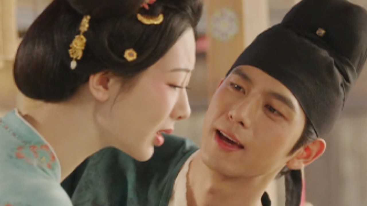 Cinderella rages at the man as a cheat. CEO stops her—shockingly, he’s the Emperor.