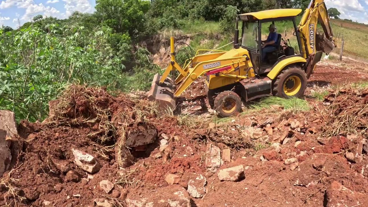 RETROESCAVADEIRA| ENTULHO CONSTRUÇÃO CIVIL