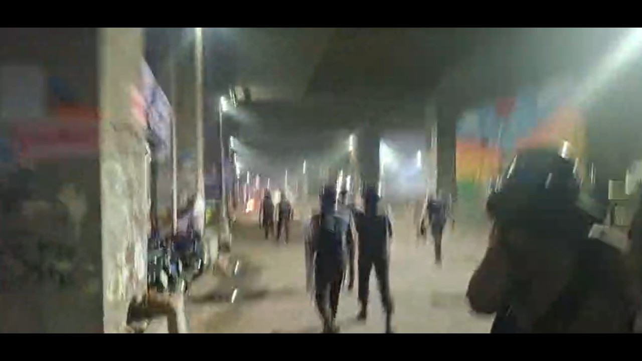 Live: আবারো শাহবাগ দখলে নিল ইনকিলাব মঞ্চের নেতাকর্মীরা, পিছু হটল পুলিশ