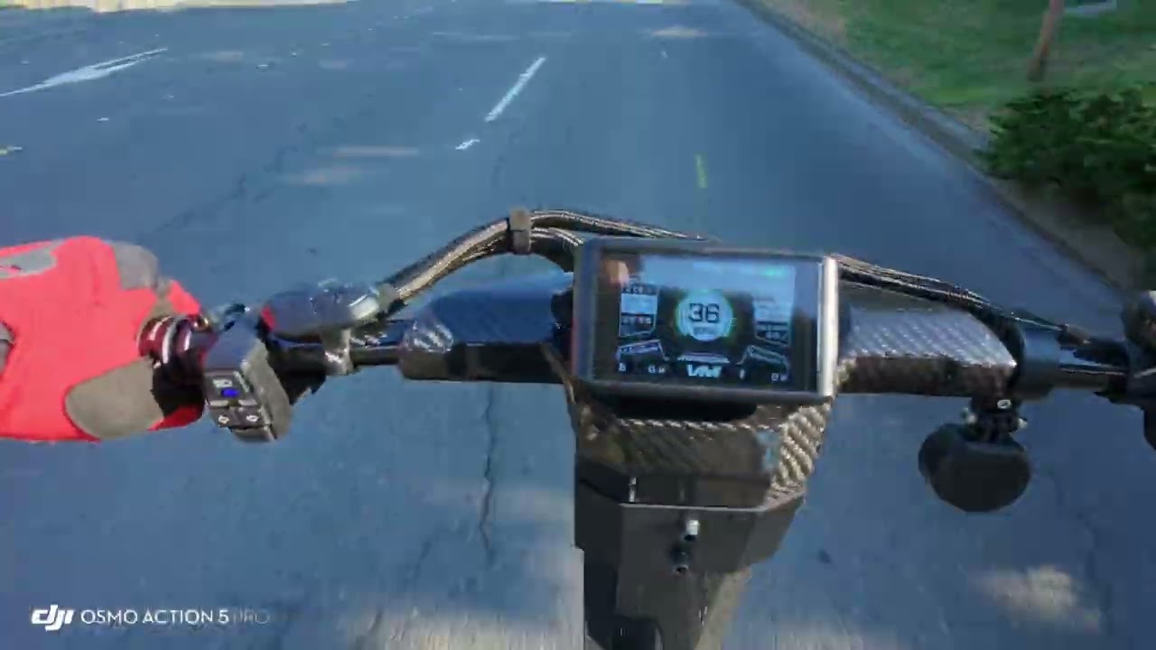 The Emove Roadster and Teewing X5 cruising on the Green River Trail 👣