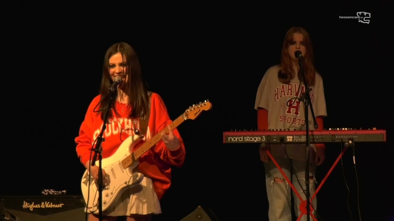 City  (The Sixsters live)