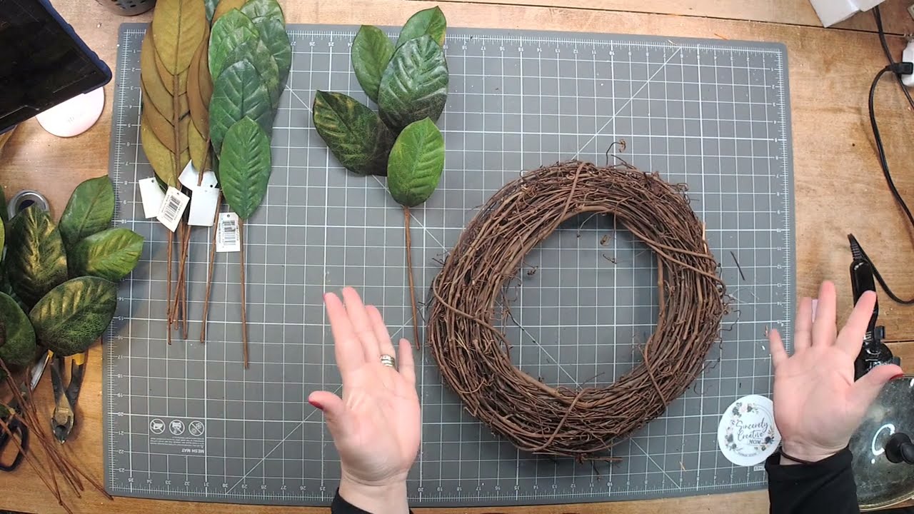 How to make a Magnolia Leaf wreath