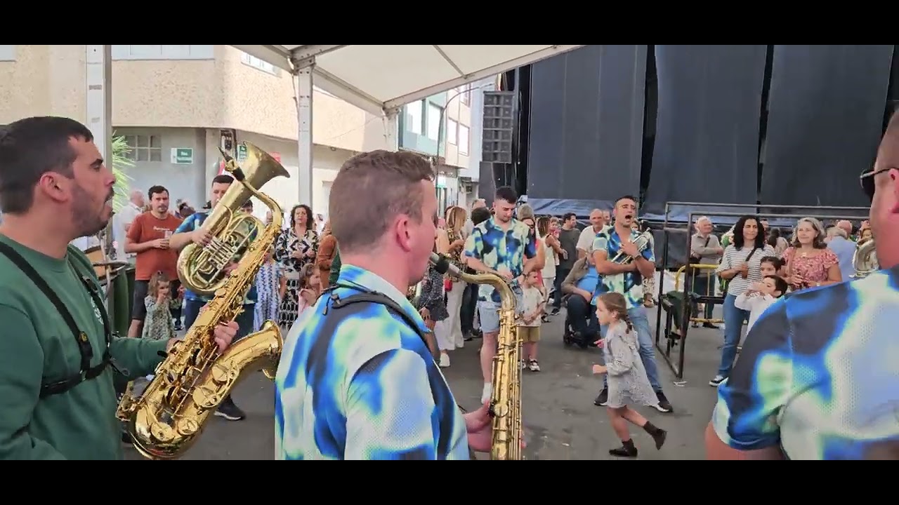 Actuación da Charanga Os Celtas en Carballo (A Coruña) 12/10/2023.