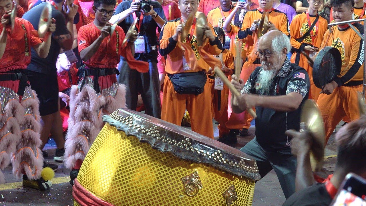 CNY 2025 一代宗师萧斐弘师傅 | Drumming by Master Siow Ho Phiew at Jalan Alor