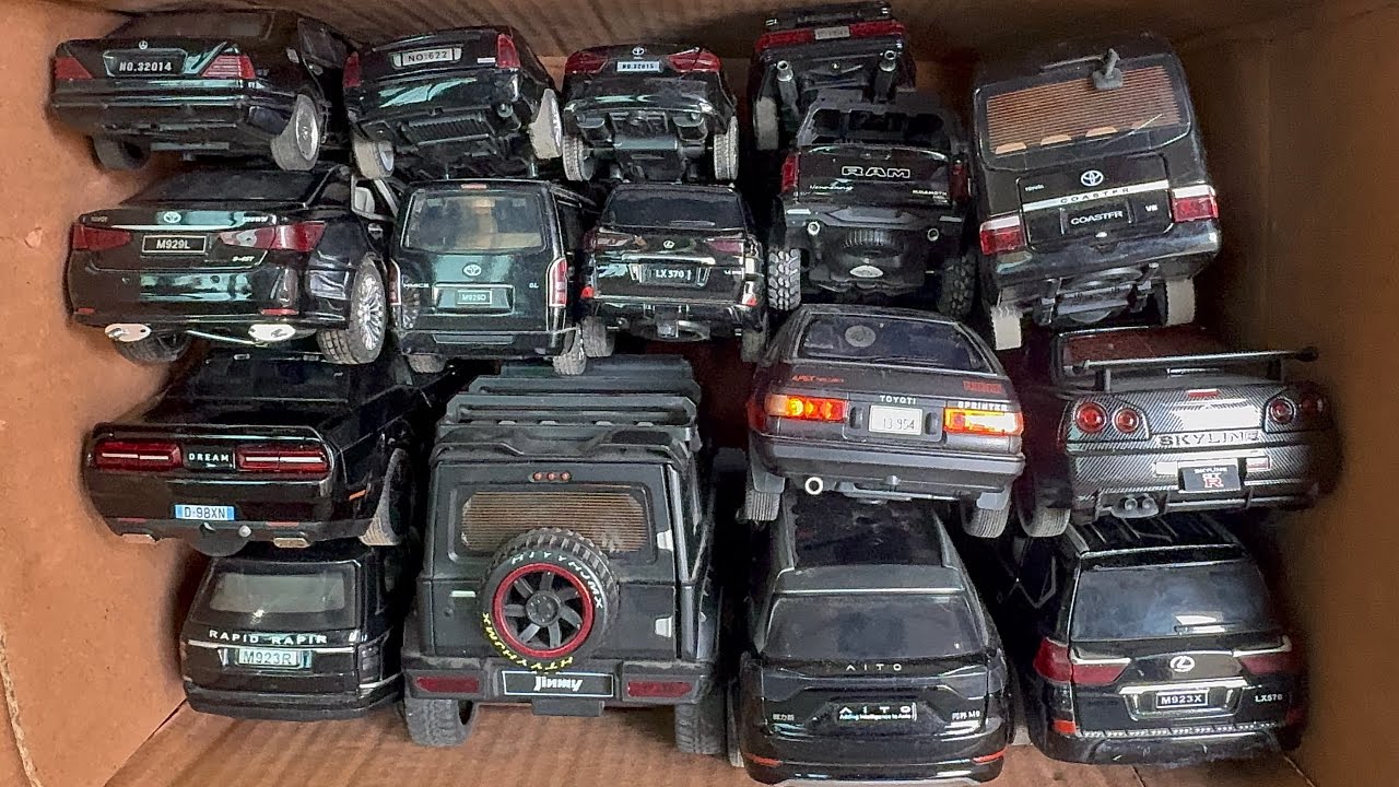 Давайте возьмём реалистичные модели автомобилей diecast:Mercedes,Honda,Toyota,Range Rover,Alto,Lexus