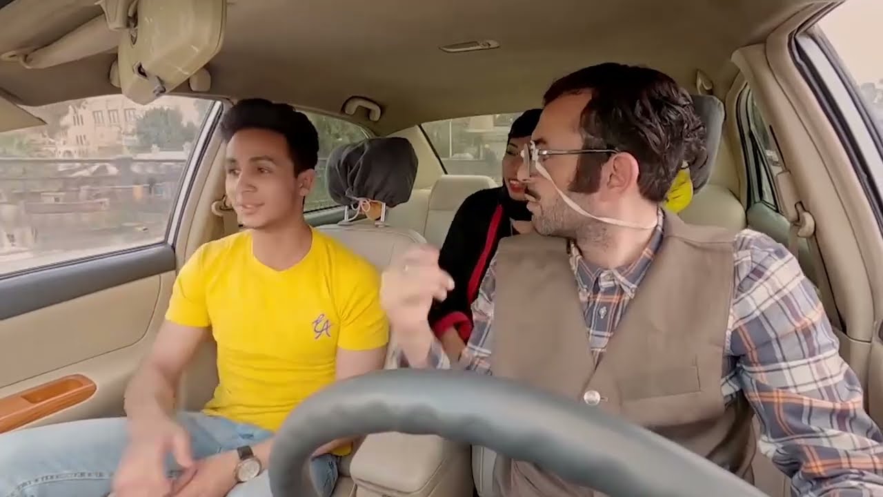 اخواتي حامل من الزبون اللي جمبي ...مسخررة 😂😂