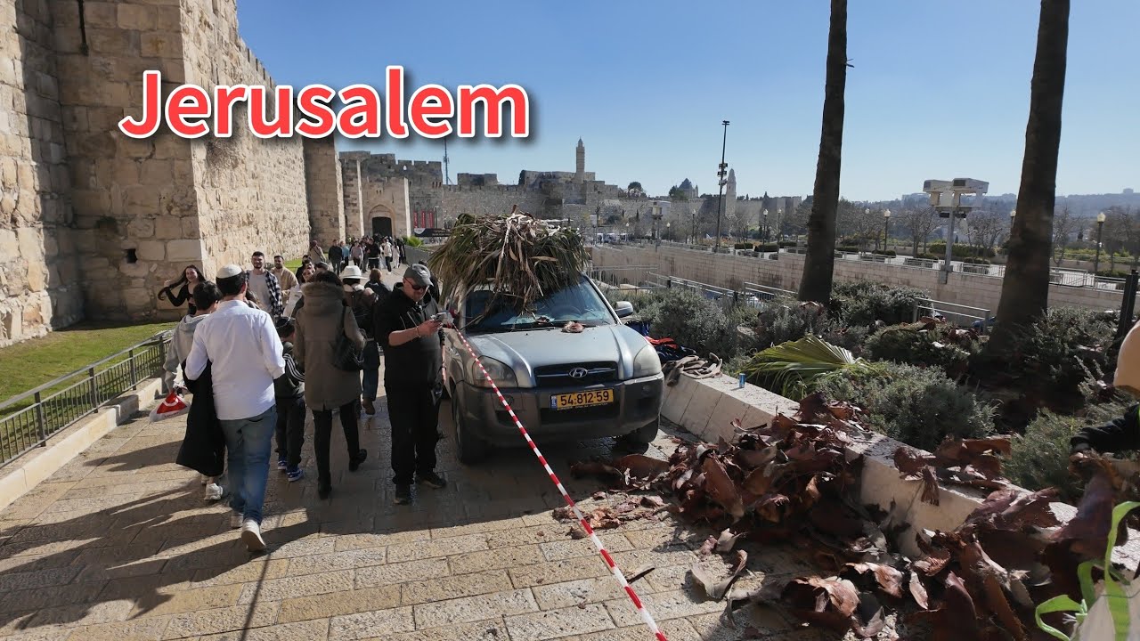 A walk through the city center to Jaffa Gate 