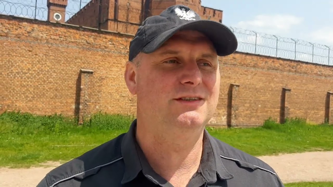 Skąd rekrutują się funkcjonariusze służby więziennej Zakładu Karnego w Raciborzu. Grzegorz Skowronek
