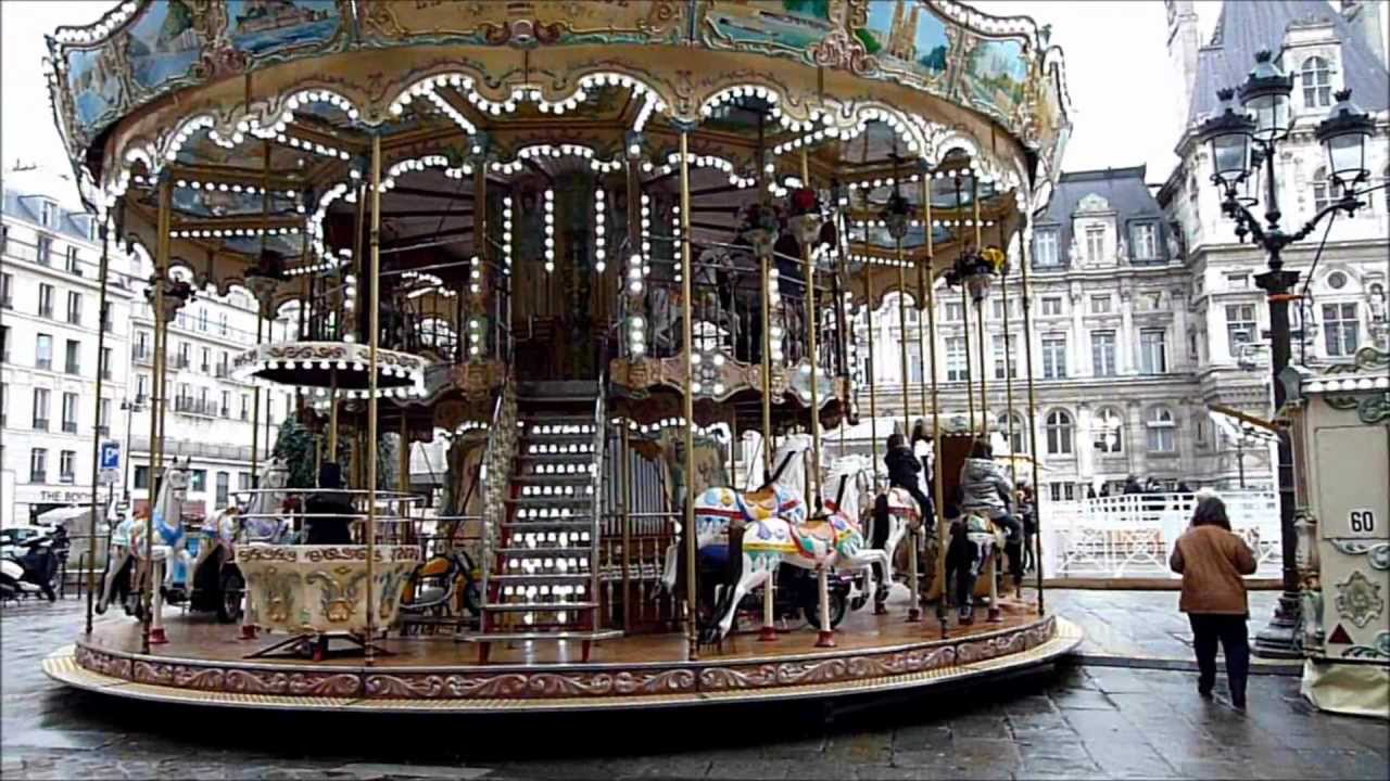 MANÈGE CARROUSEL LA BELLE ÉPOQUE BERTAZZON PLACE DE L'HÖTEL DE VILLE PARIS