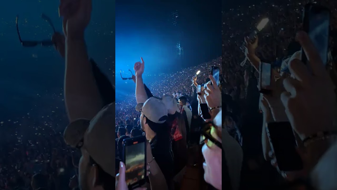 Bad Bunny - NuevaYol / Debí Tirar Más Fotos Tour en Medellín (Estadio Atanasio Girardot)