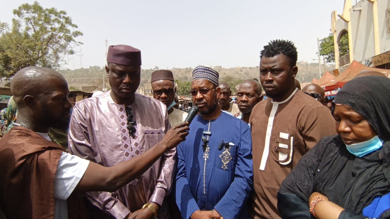 Incendie au Marché : Boubou Mabel Diawara remet une enveloppe symbolique en soutien aux sinistrés