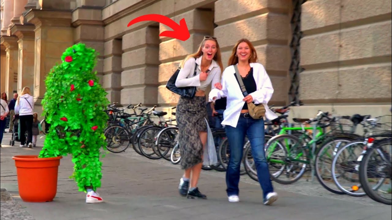 Ultimate Laugh and Scare in Berlin. Bushman prank