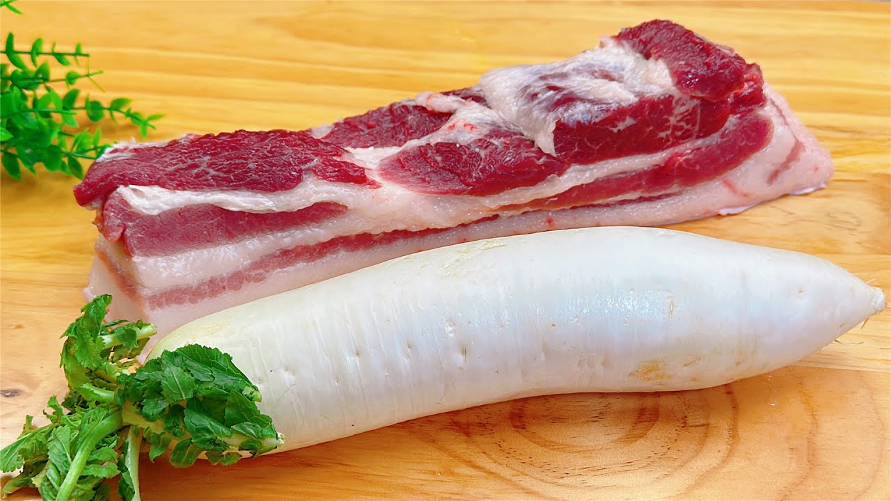 Сочетание свиной грудинки и редиса, научит вас, как сделать ее вкусной, без тушения и жарки, одной