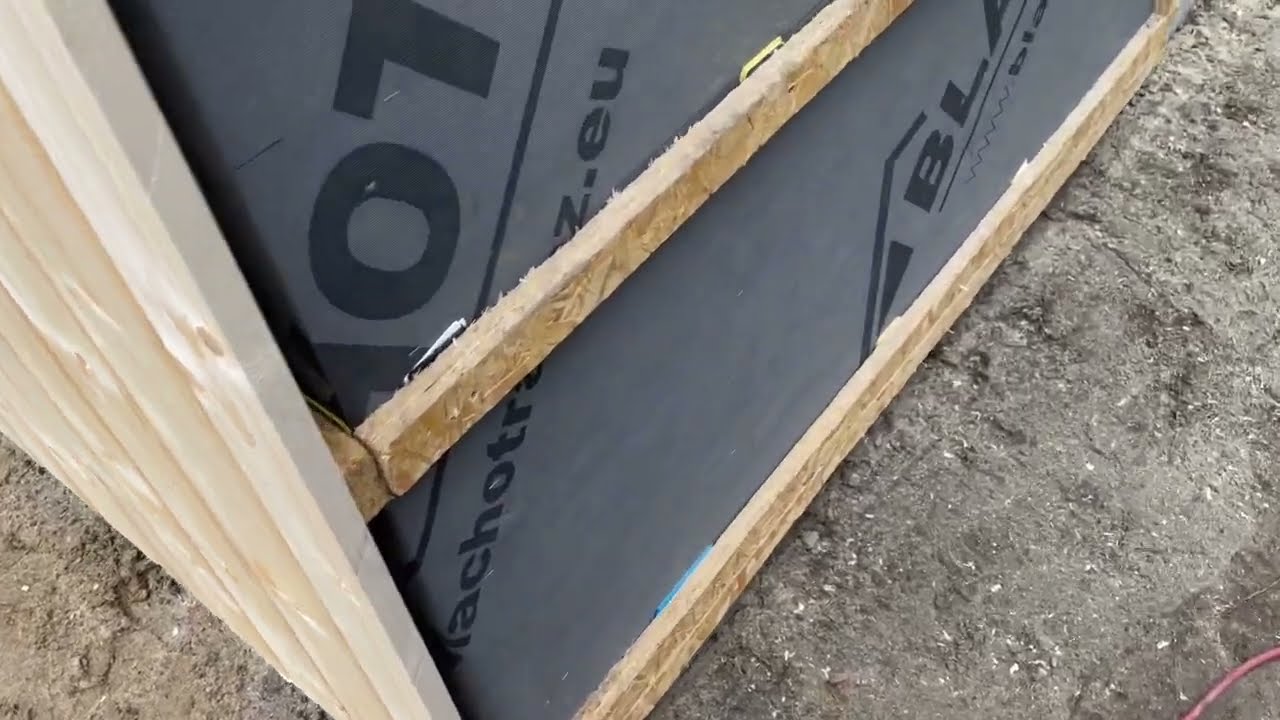 Pionowanie łat pod deski elewacyjne. Garaż bez pozwolenia.