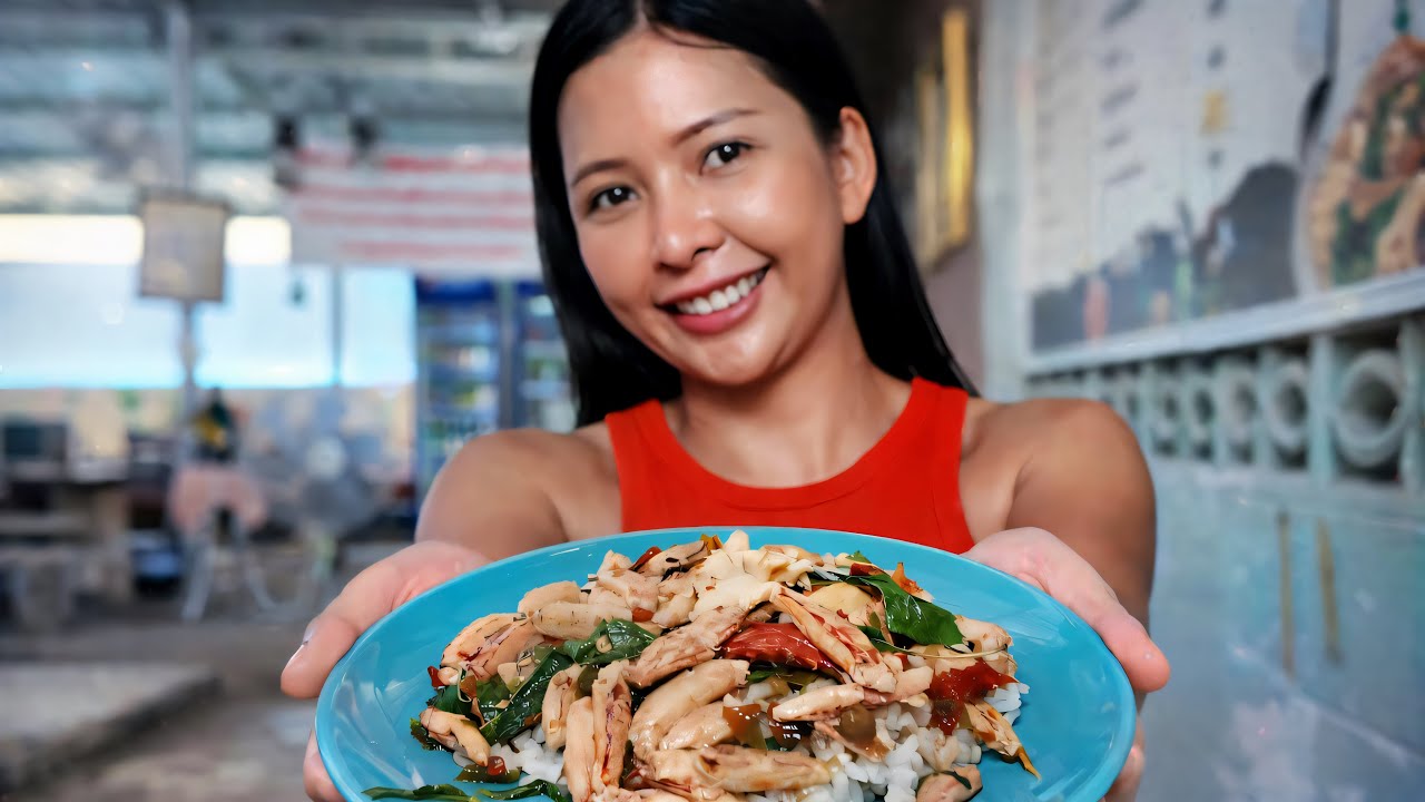 This Crab Pad Kra Pao Is On Another Level -Thai Street Food