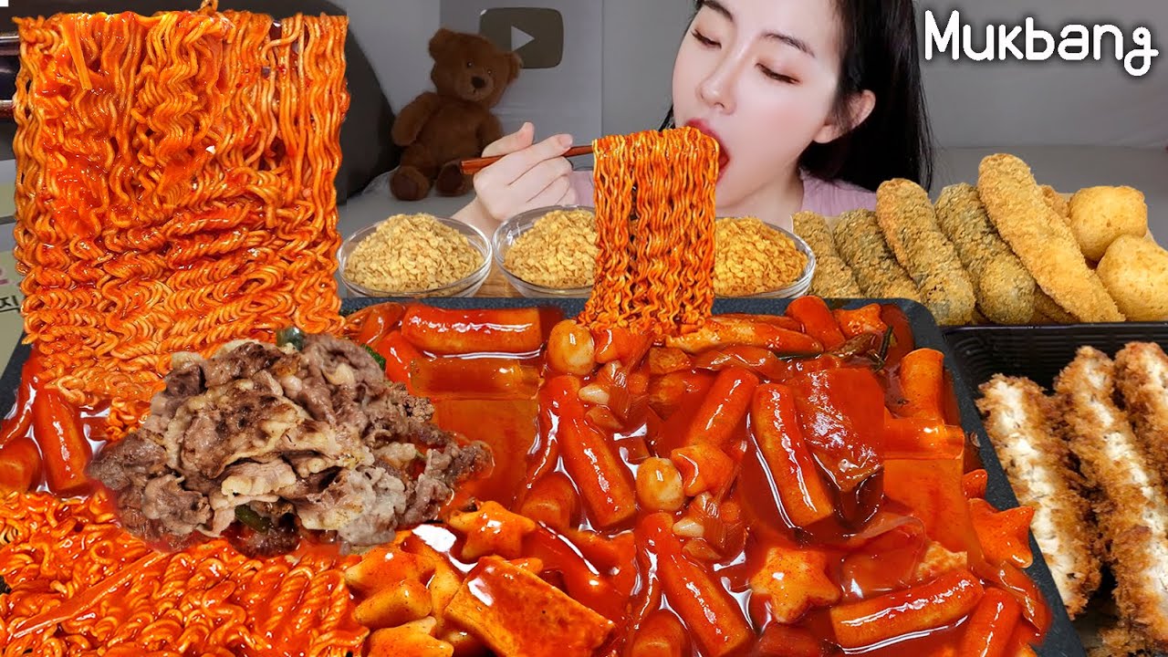 REAL MUKBANG▶Спечительный токбокки с раменом и свининой кулиткойㅣREAL SOUNDㅣASMR MUKBANGㅣEATING SHOW