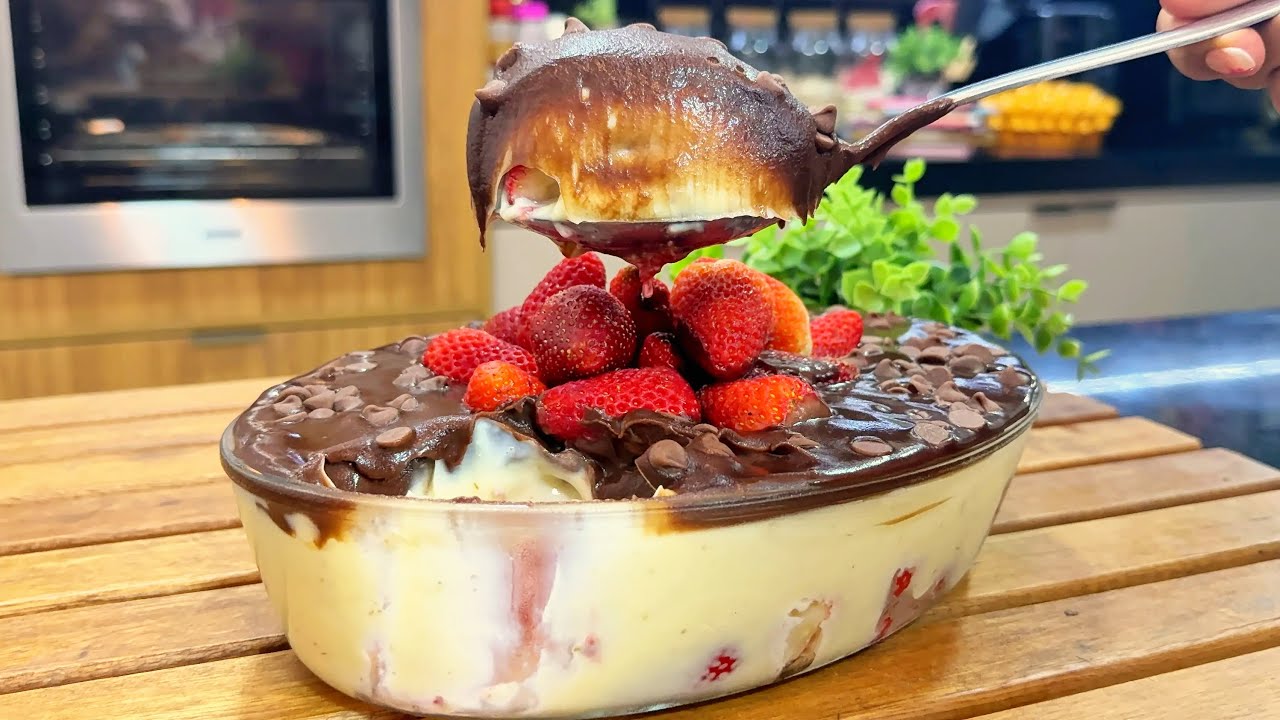 RECEITA DE NATAL 🎄 MORANGO DE BOMBOM NA TRAVESSA - FÁCIL E ECONÔMICA - Tata Pereira 