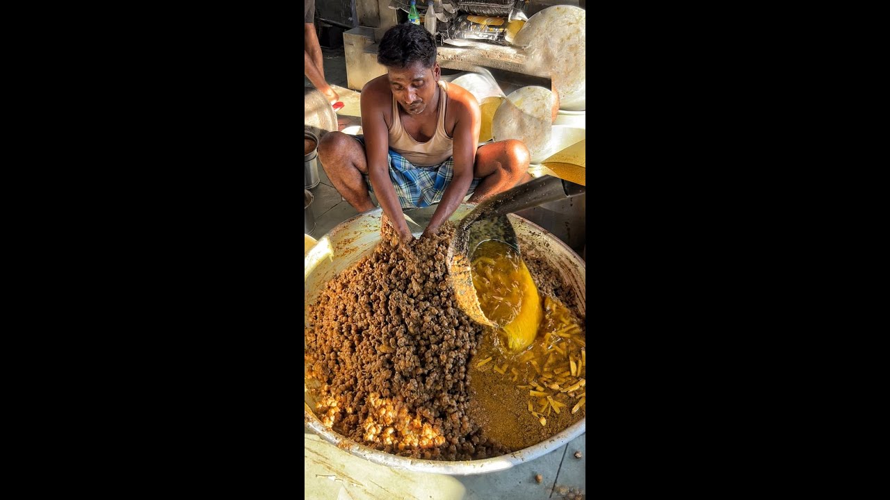 SECRET MAKING of Delhi's Most Famous Chole Bhature😱😱 20,000 छोले भटूरे एक दिन में बिक जाते यहाँ😳😳