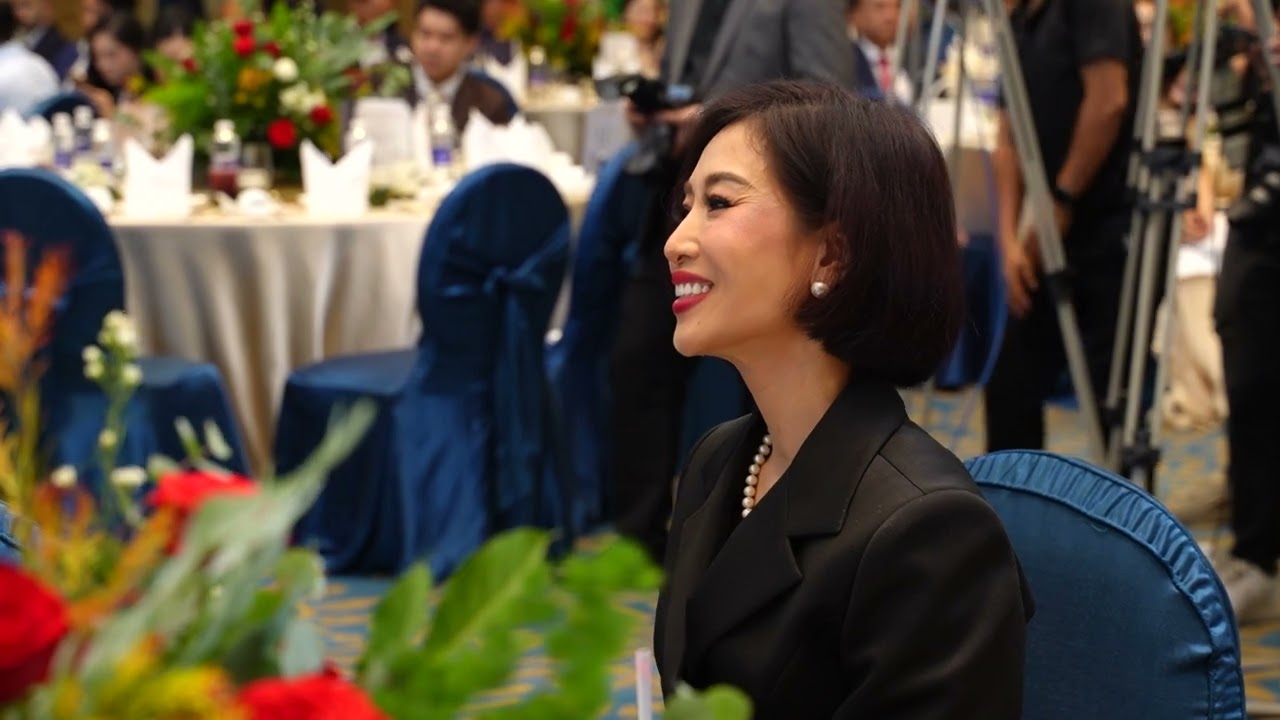 KHÔNG GIAN KẾT NỐI ĐẲNG CẤP TẠI LỄ VINH DANH TOP 100 NGƯỜI TIÊN PHONG 2025