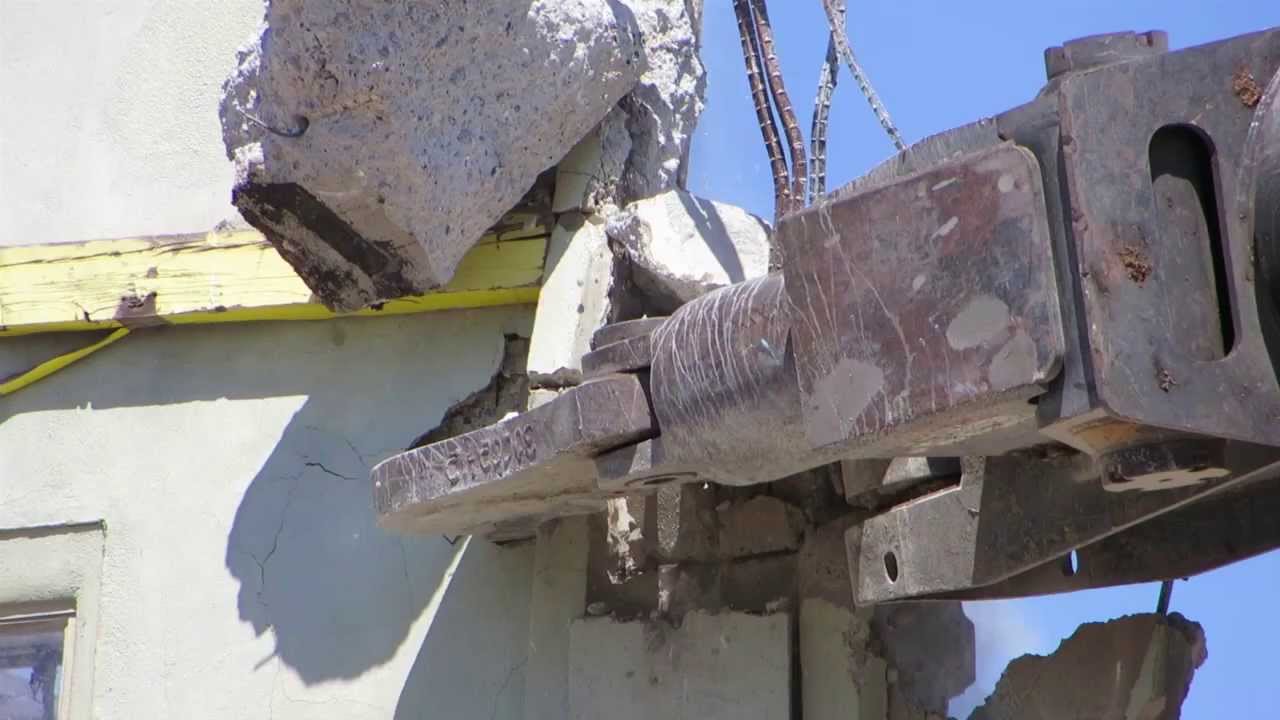 Demolition of the 91-year-old Droge Building in downtown Fresno.(with Close-ups)