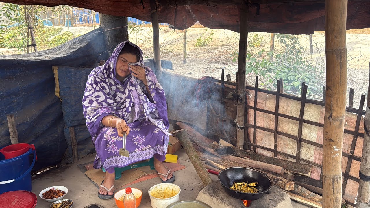 এত অসুস্থ শরীর নিয়েও লাকড়ির চুলায় আজকে দুপুরে কি কি রান্না করলাম 