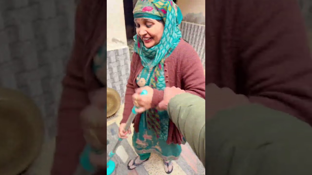 Kafi dino baad aaj phir aye m camre k samne or m bolna bhul gye 😂😂😂😂😂🤩😜😜🤩