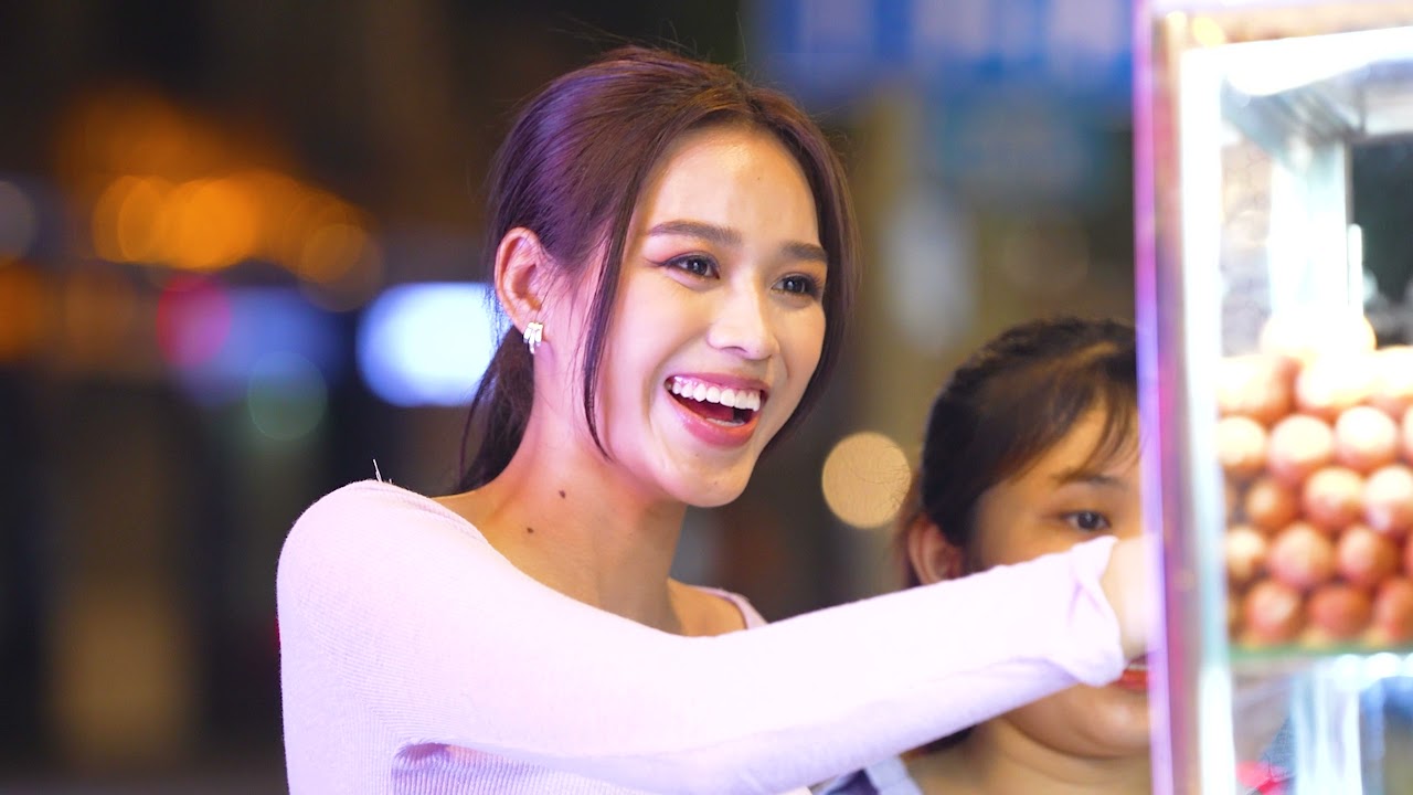 Đỗ Thị H&agrave; - Miss World
