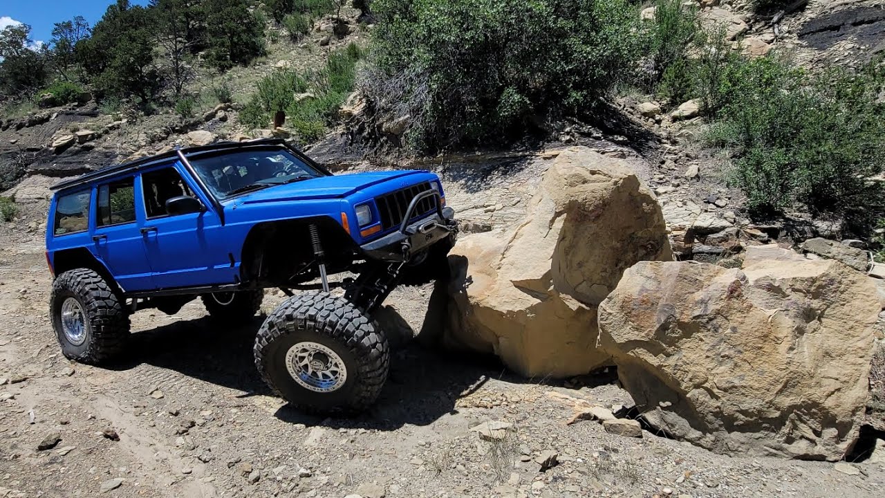 Xj on 40's, tons and full hydro #bfgreds #dirtylife #xj #crawler