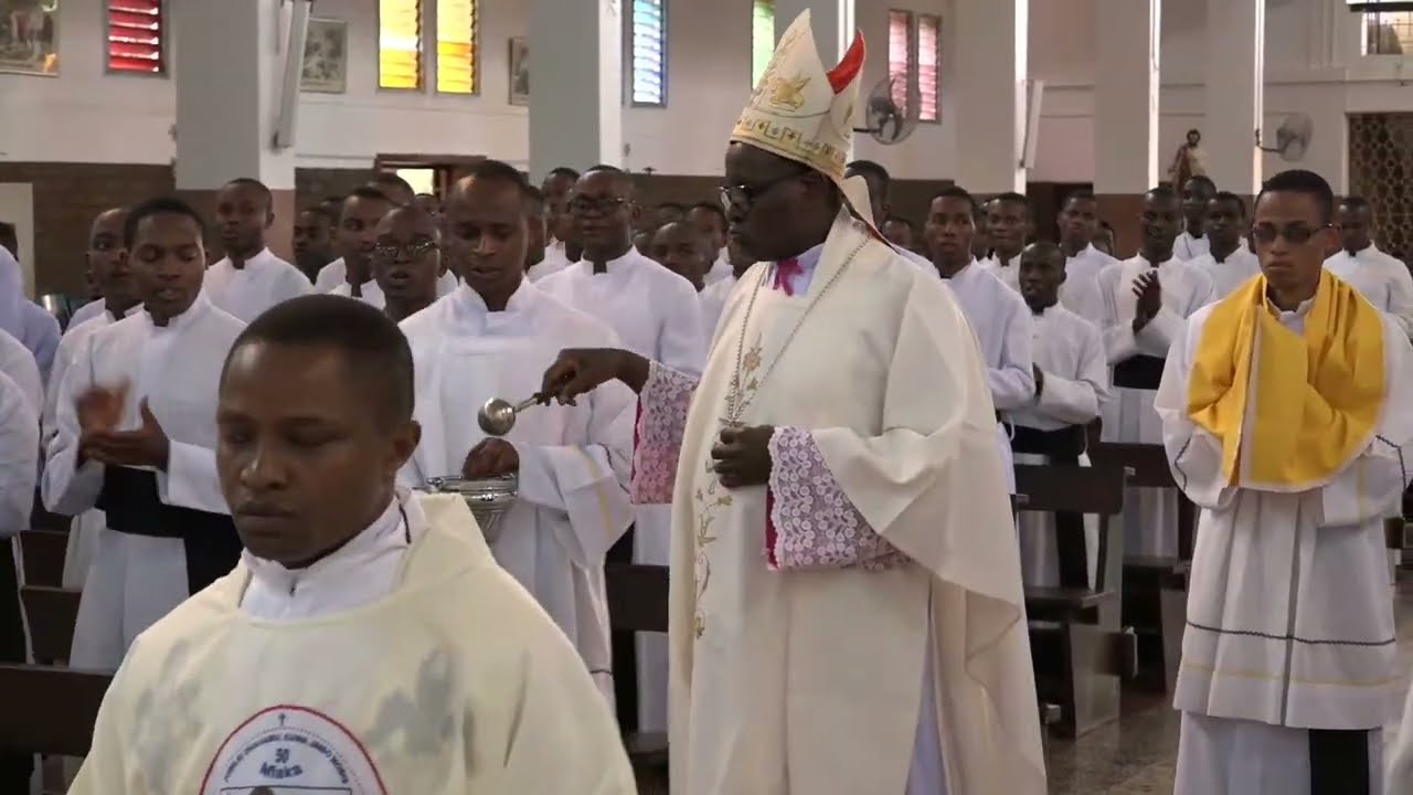 ADHIMISHO LA MISA TAKATIFU KUTUMWA KWA MAFRATERI JIMBO KATOLIKI MOSHI