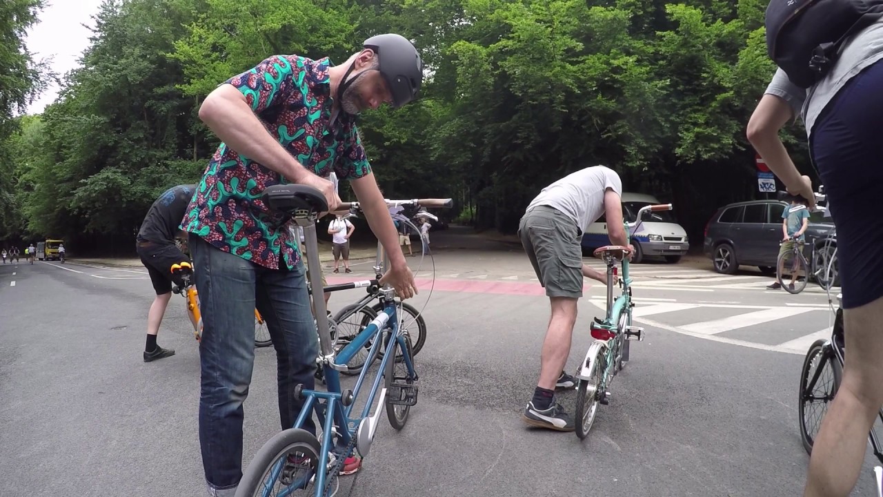 Course de vélos pliables à l'occasion du BXL TOUR Ahooga et Brompton
