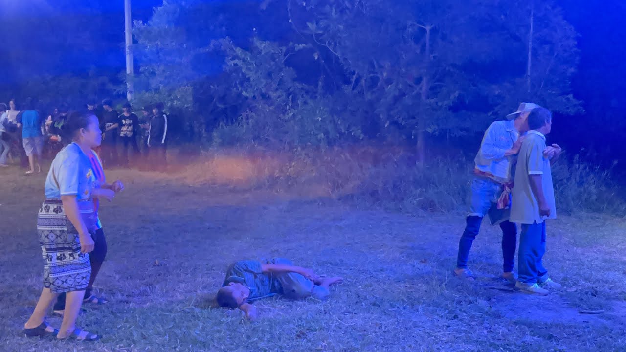 เกิดอะไรขึ้นหน้ารถแห่ มินิคอนเสิร์ตเพชรลำเพลิน