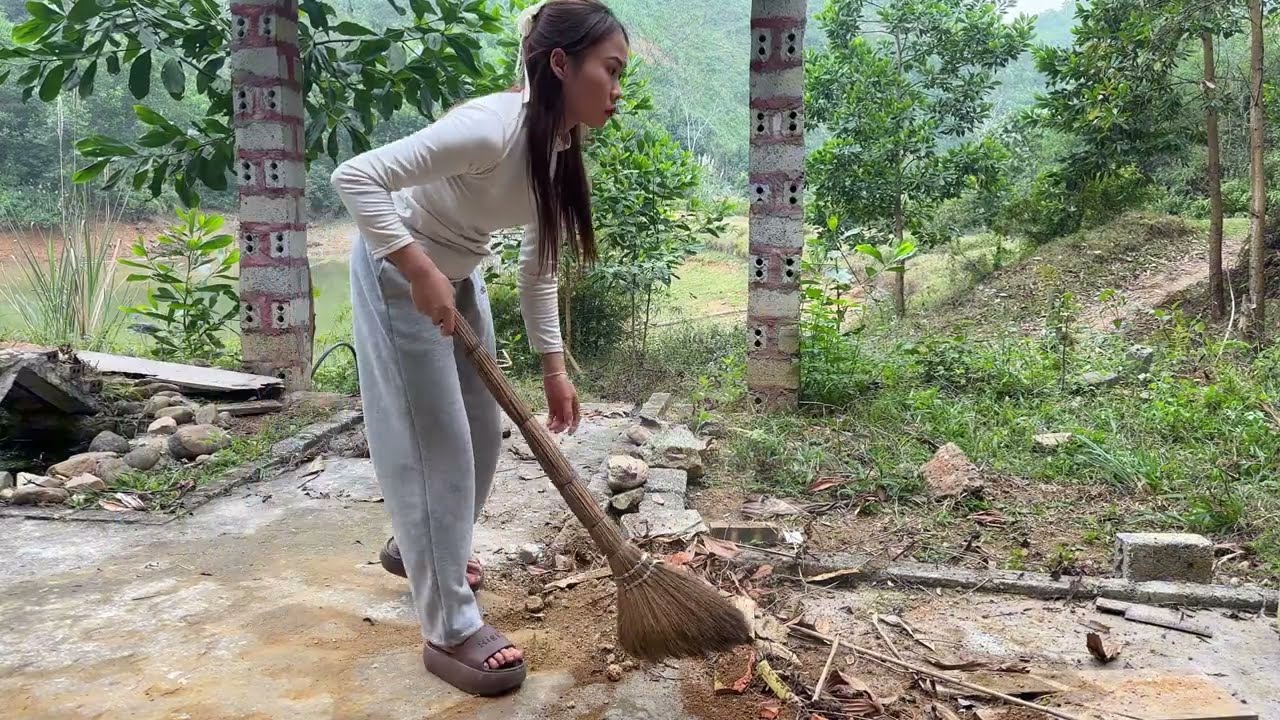 Talented girl REVIVES an abandoned log cabin — A spectacular transformation that amazes everyone.